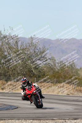 media/Dec-01-2025-Moto Forza (Mon) [[2daa91e15f]]/3-Beginner Group/Session 3 (Turn 3)/